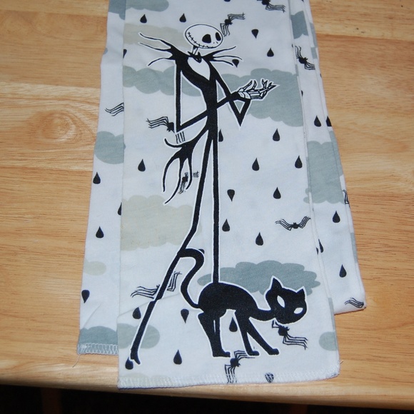 Tim Burton's The Nightmare Before Christmas Scarf - Picture 2 of 5